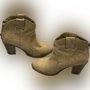 MERONA Women’s Suede light Brown Boots size 7
